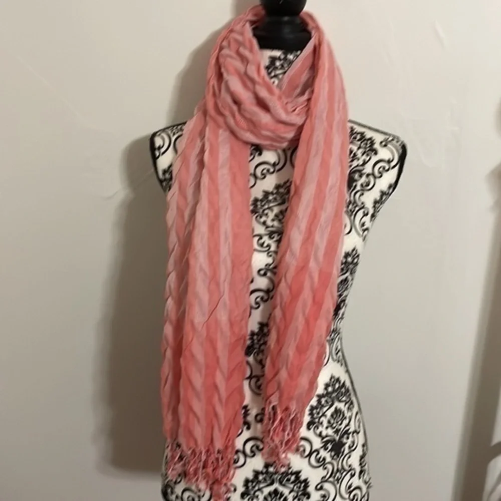 💛NWT Pink striped scarf